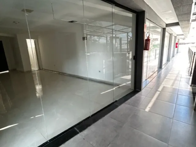 Loja para alugar, no bairro Parque Jaçatuba em Santo André