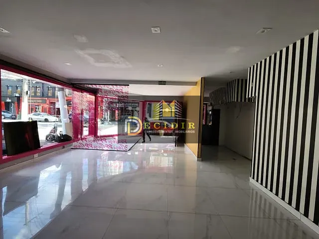 Loja com 200m², para alugar, no bairro Vila Gomes Cardim em São Paulo