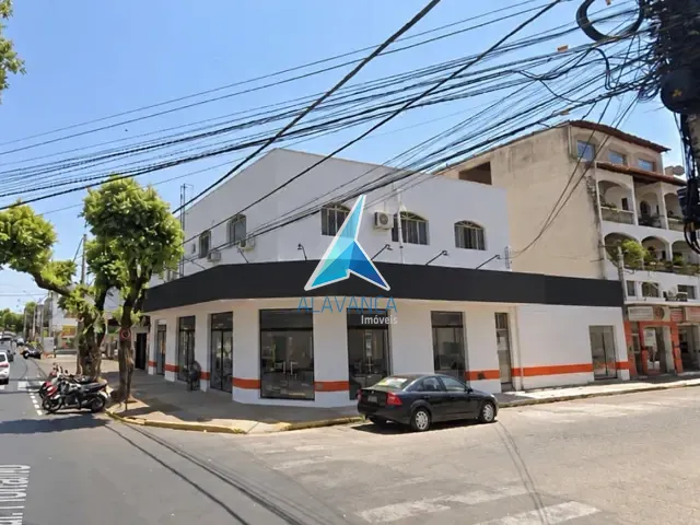 Loja com 350m², para alugar, no bairro Centro em Governador Valadares
