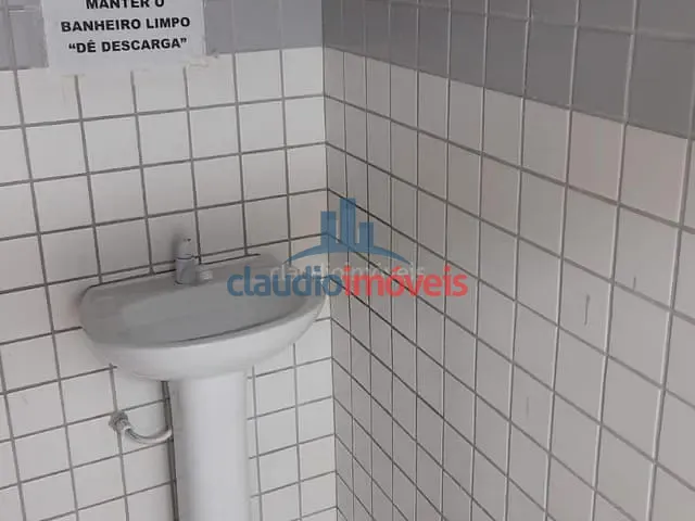 Loja com 200m², para alugar, no bairro São João em Volta Redonda