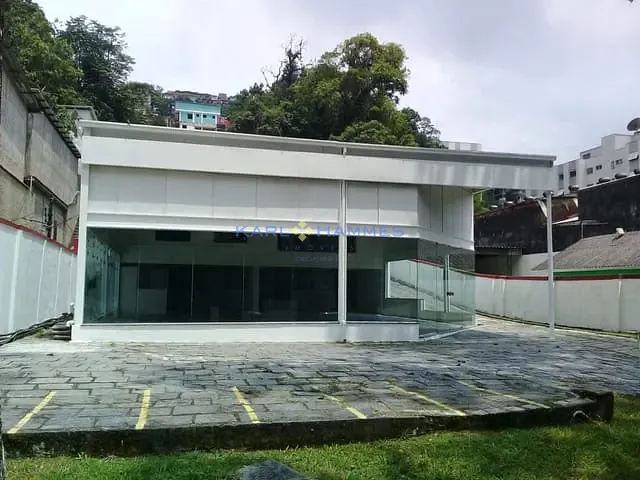 Loja com 1800m², para alugar, no bairro Coronel Veiga em Petrópolis