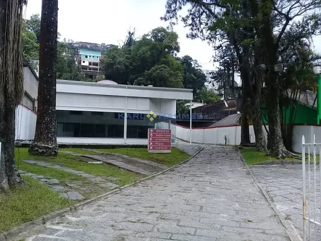 Loja com 1800m², para alugar, no bairro Coronel Veiga em Petrópolis