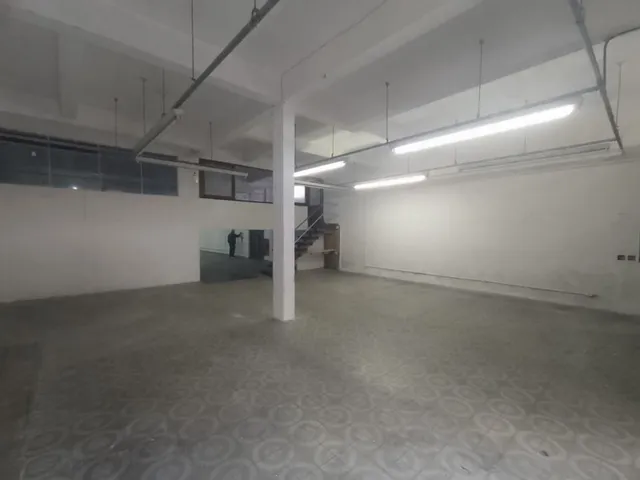 Loja com 400m², para alugar, no bairro Água Rasa em São Paulo
