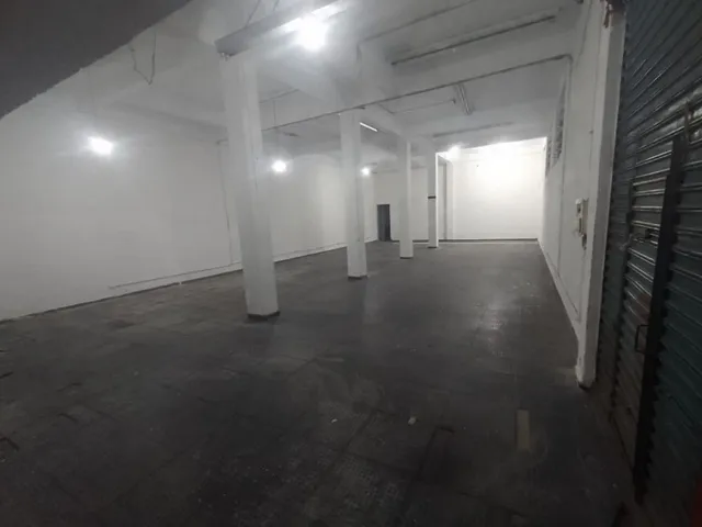 Loja com 400m², para alugar, no bairro Água Rasa em São Paulo