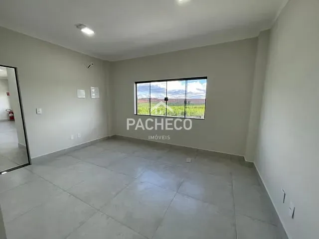 Loja com 1000m², à venda ou para alugar, no bairro Cintec em Santa Bárbara d'Oeste