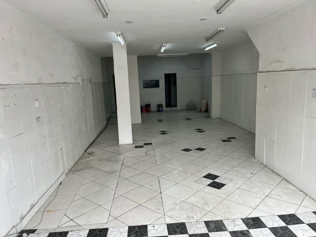 Foto do Loja - *SALÃO PARA LOCAÇÃO 108m² (5x26) - 1 BANHEIRO/GALPÃO AOS FUNDOS E UMA ÓTIMA LOCALIZAÇÃO* | Rocha Marqueze Imóveis