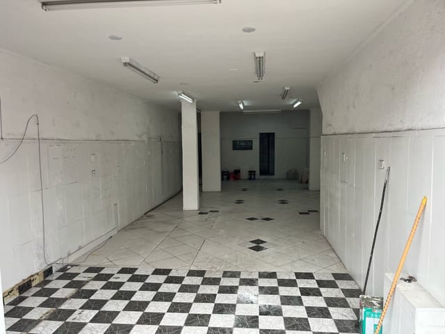 Foto do Loja - *SALÃO PARA LOCAÇÃO 108m² (5x26) - 1 BANHEIRO/GALPÃO AOS FUNDOS E UMA ÓTIMA LOCALIZAÇÃO* | Rocha Marqueze Imóveis