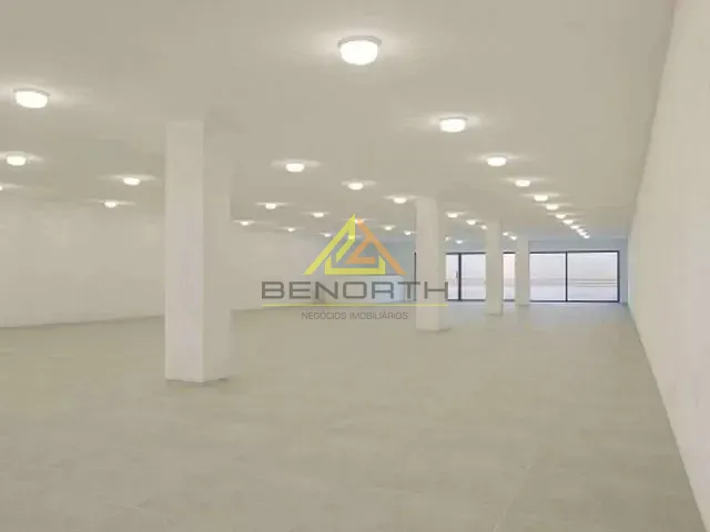 Loja com 774m², para alugar, no bairro Vila Regente Feijó em São Paulo