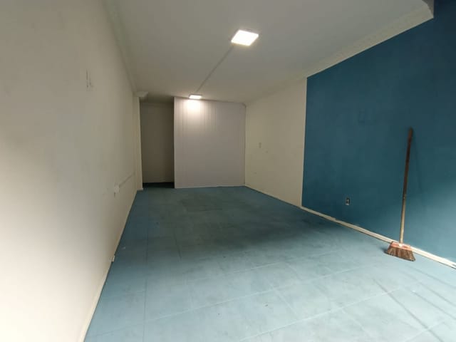 Foto do Loja - Loja Beira de Rua em Excelente Localização - Próx à Rua Ipiranga no Centro - Petrópolis RJ | Karl-Hammes Imóveis