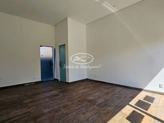 Loja com 250m², para alugar, no bairro Penedo (Penedo) em Itatiaia