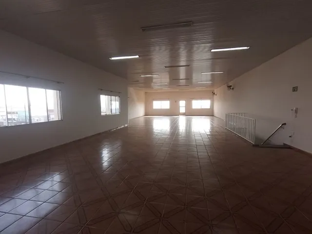Loja com 300m², para alugar, no bairro Vila Ivone em São Paulo