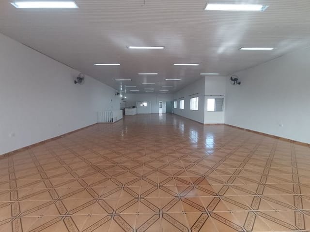 Loja com 300m², para alugar, no bairro Vila Ivone em São Paulo