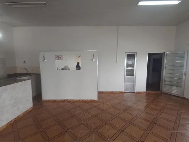 Loja com 300m², para alugar, no bairro Vila Ivone em São Paulo