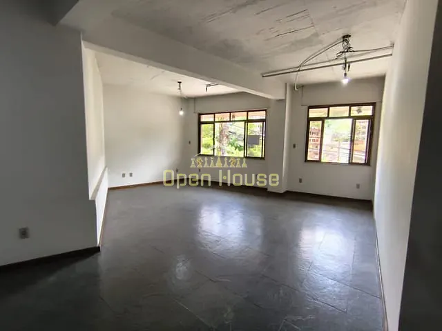 Loja com 218m², à venda, no bairro Centro em Barra Mansa