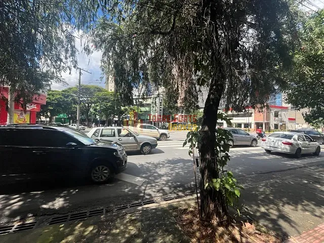 Loja com 220m², para alugar, no bairro Lourdes em Belo Horizonte