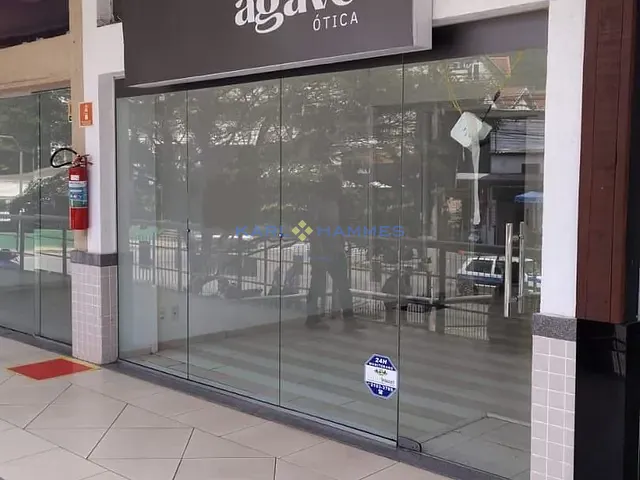 Loja com 28m², para alugar, no bairro Corrêas em Petrópolis