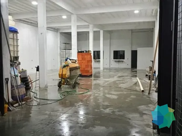 Loja com 300m², para alugar, no bairro Jardim Guarujá em Salto