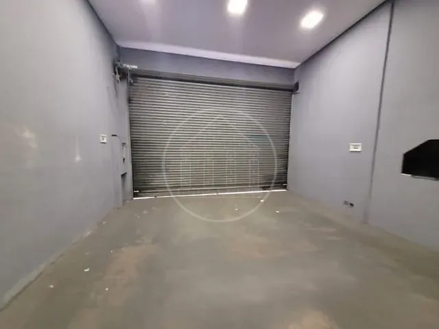 Loja com 220m², para alugar, no bairro Parque Brasil em São Paulo