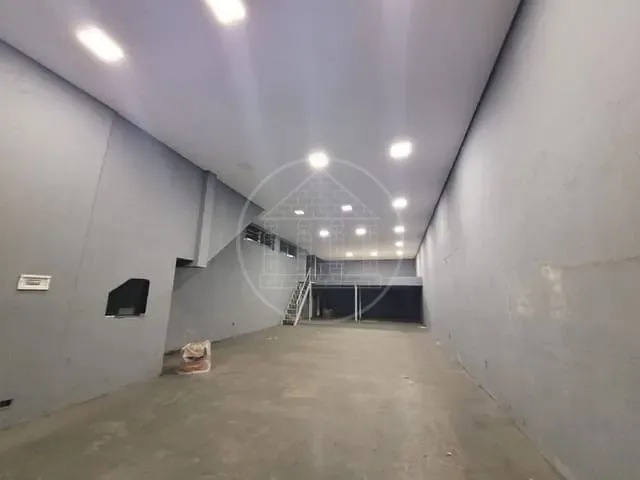 Loja com 220m², para alugar, no bairro Parque Brasil em São Paulo
