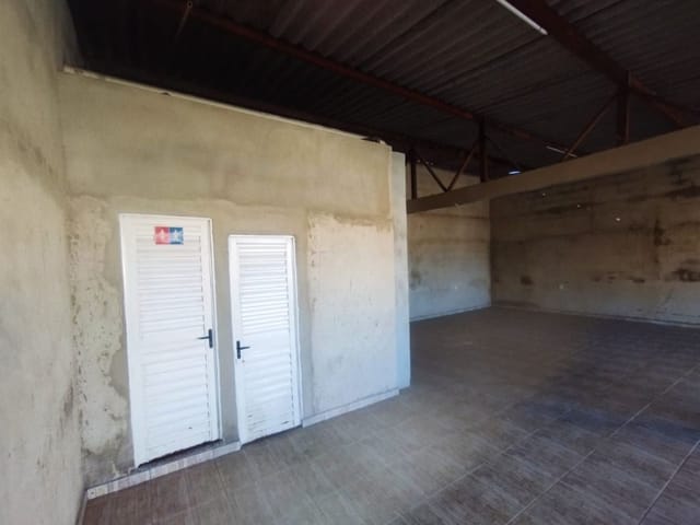 Loja com 230m², à venda ou para alugar, no bairro Campo Grande em Rio de Janeiro