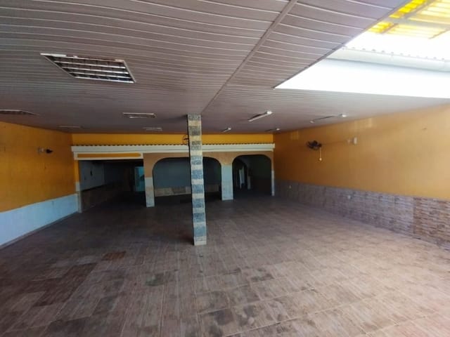 Loja com 230m², à venda ou para alugar, no bairro Campo Grande em Rio de Janeiro