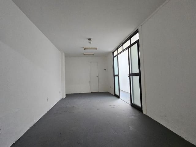 Foto do Loja - SCLN 305 - Loja Subsolo com banheiro - Asa Norte/DF | ALPHA BRASILIA A IMÓVEIS LTDA.