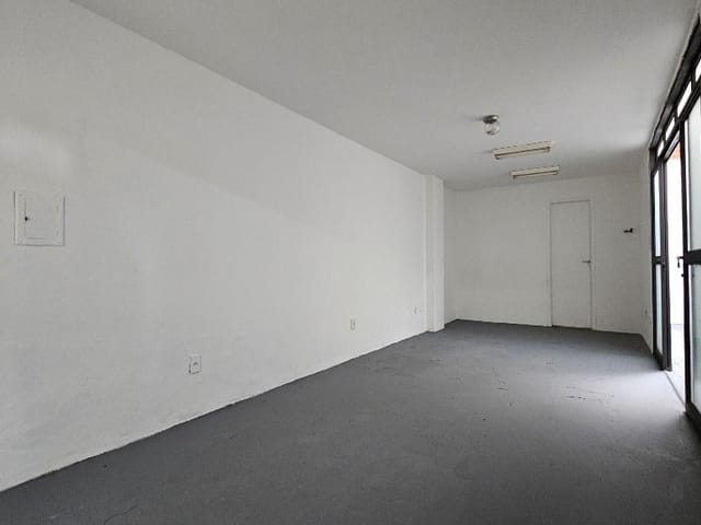 Foto do Loja - SCLN 305 - Loja Subsolo com banheiro - Asa Norte/DF | ALPHA BRASILIA A IMÓVEIS LTDA.