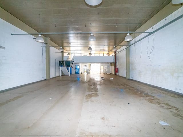 Loja com 516m², para alugar, no bairro Polvilho em Cajamar