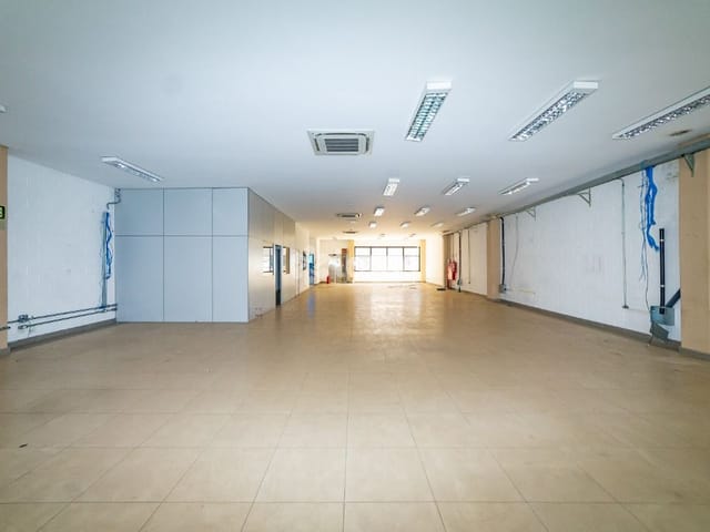 Loja com 516m², para alugar, no bairro Polvilho em Cajamar