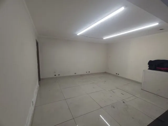 Loja com 300m², para alugar, no bairro Vila Ivone em São Paulo