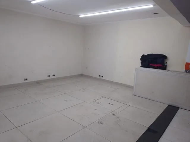 Loja com 300m², para alugar, no bairro Vila Ivone em São Paulo
