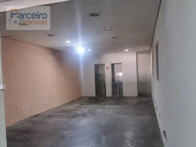 Loja com 360m², para alugar, no bairro Guaiaúna em São Paulo