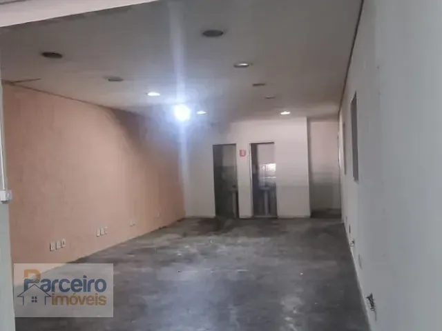 Loja com 360m², para alugar, no bairro Guaiaúna em São Paulo