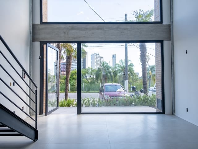 Foto do Loja - Loja comercial disponível para aluguel em São Gonçalo, Pelotas RS, com excelente localização e estrutura para seu negócio. | UP Imóveis