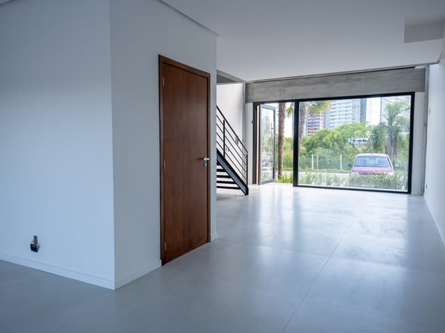 Foto do Loja - Loja comercial disponível para aluguel em São Gonçalo, Pelotas RS, com excelente localização e estrutura para seu negócio. | UP Imóveis