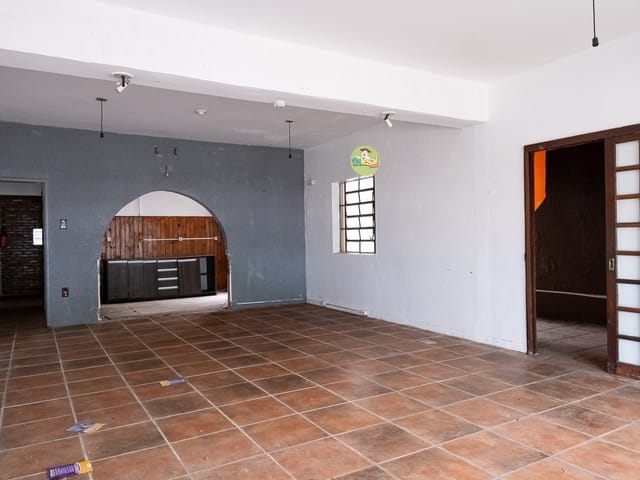 Loja com 281m², para alugar, no bairro Laranjal em Pelotas