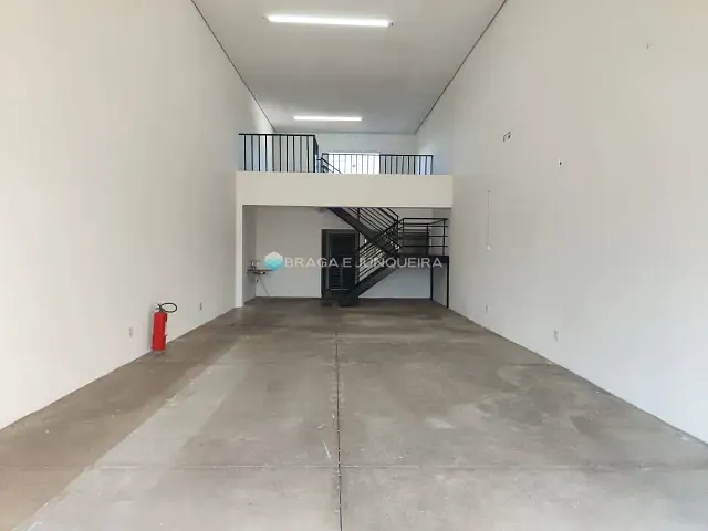 Loja com 180m², para alugar, no bairro Parque Residencial Lauriano Tebar II em São José do Rio Preto