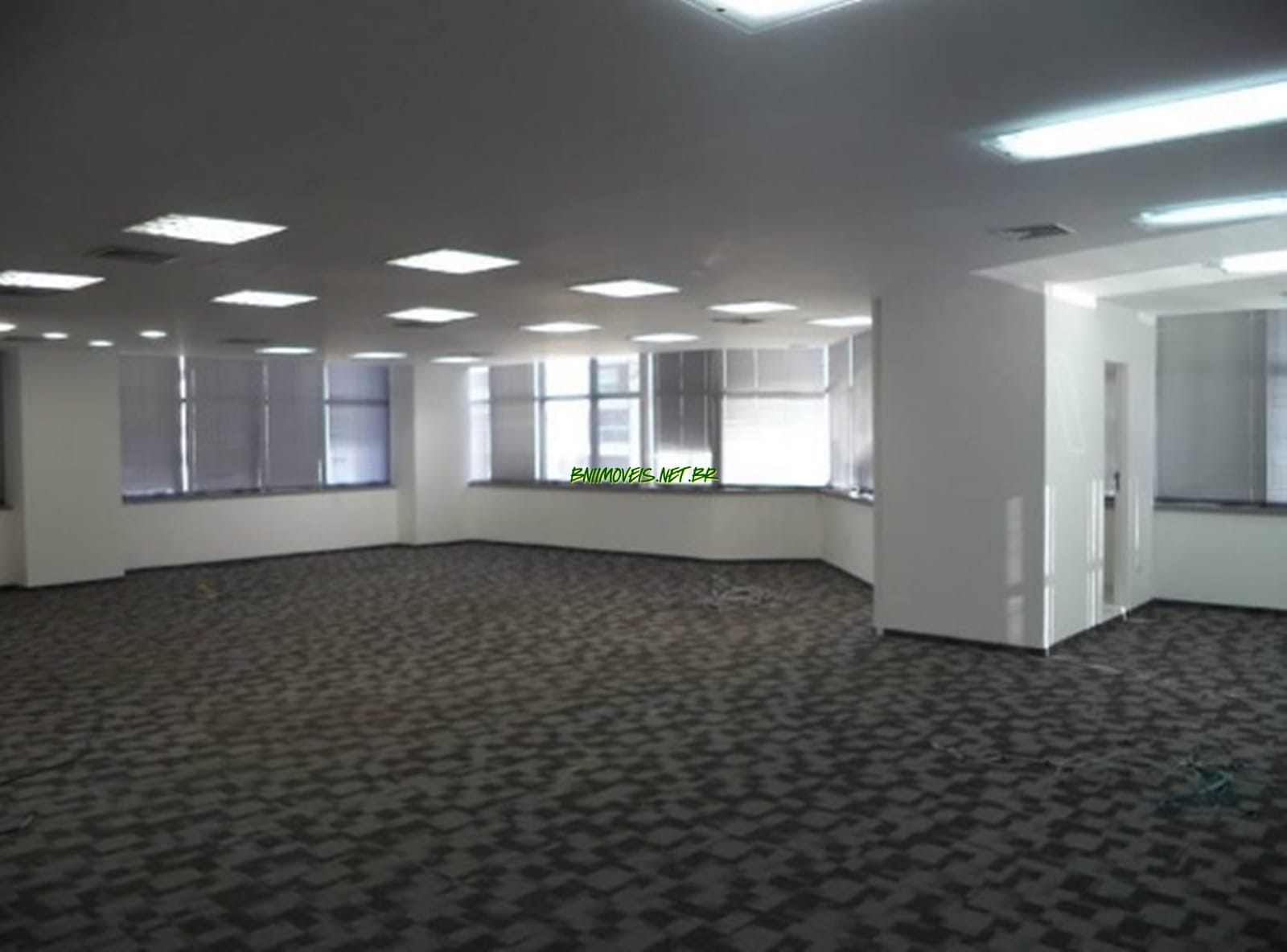 Loja-Salão, 18832 m² - Foto 1