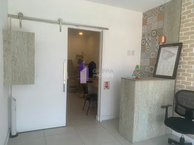 Loja à venda ou para alugar, no bairro Itaipu em Niterói