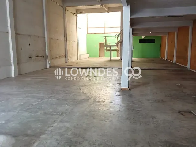 Loja com 1500m², para alugar, no bairro Riachuelo em Rio de Janeiro