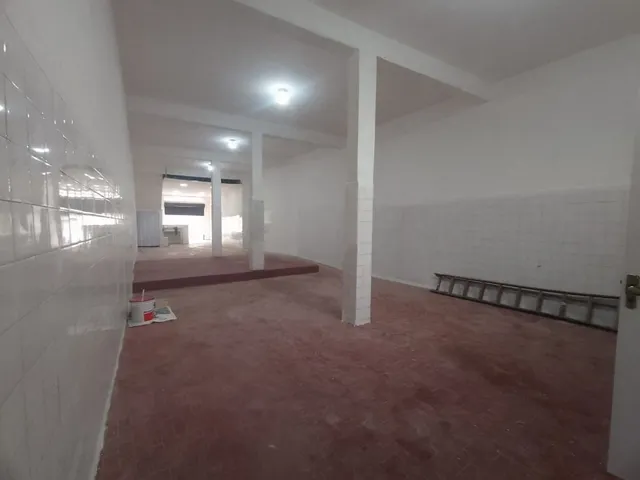 Loja com 300m², para alugar, no bairro Parque Sevilha em São Paulo