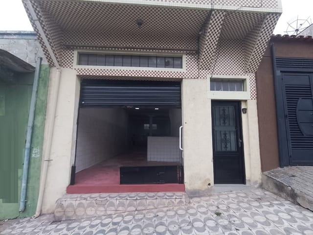 Loja com 300m², para alugar, no bairro Parque Sevilha em São Paulo
