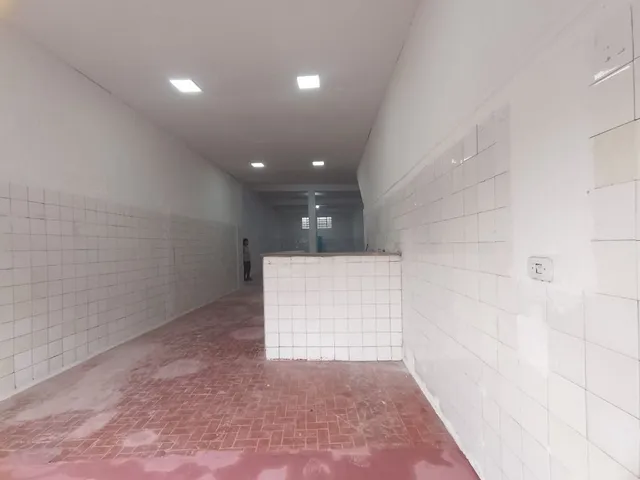 Loja com 300m², para alugar, no bairro Parque Sevilha em São Paulo