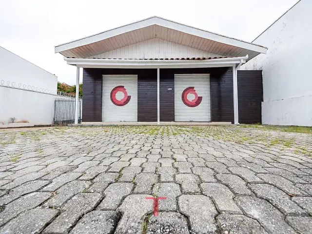 Loja com 196m², para alugar, no bairro Xaxim em Curitiba