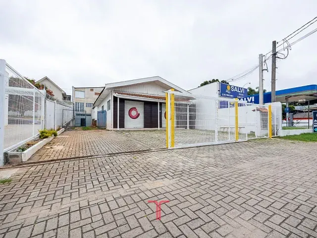 Loja com 196m², para alugar, no bairro Xaxim em Curitiba