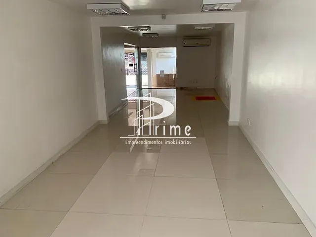 Loja com 493m², à venda, no bairro Itaipu em Niterói