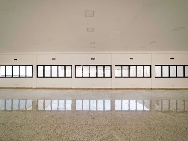 Loja com 1000m², para alugar, no bairro Portais (Polvilho) em Cajamar