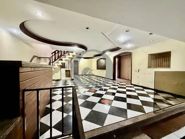 Loja com 270m², para alugar, no bairro Vila Gomes Cardim em São Paulo