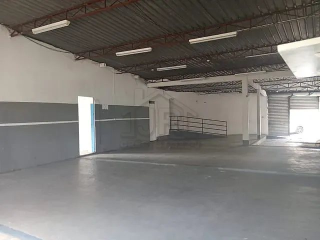 Loja com 200m², para alugar, no bairro Jardim Zaira em Mauá