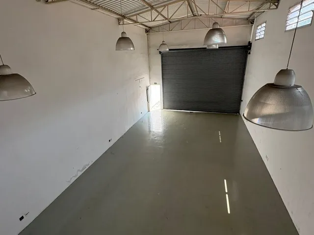 Loja com 250m², para alugar, no bairro Vila Gustavo em São Paulo